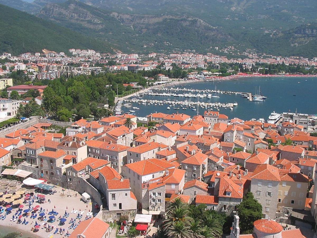 Status-m Neksan12 * Budva